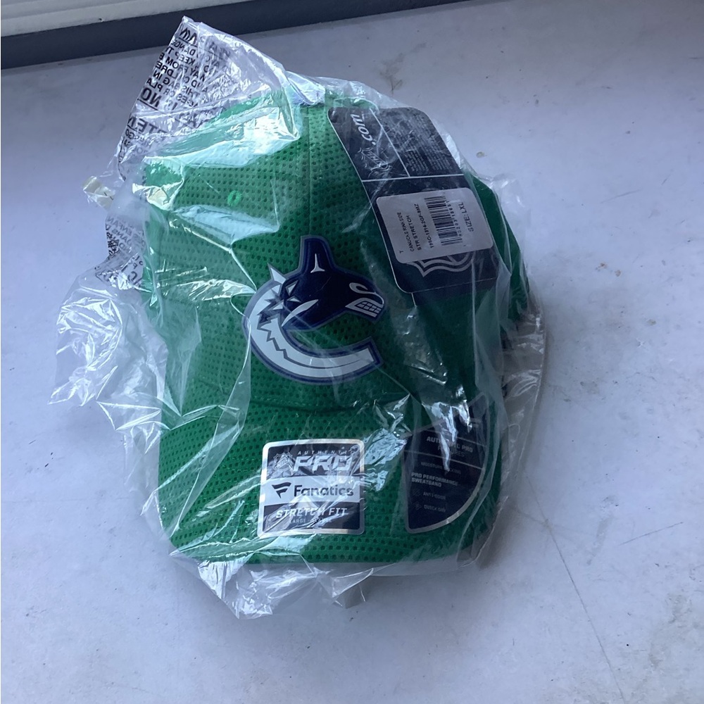 New NHL Fanatics Canucks Rinkside Hat L XL